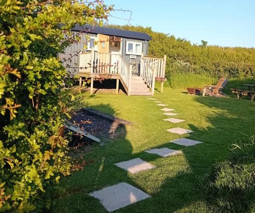 stayinhartland Quincecote shepherds hut