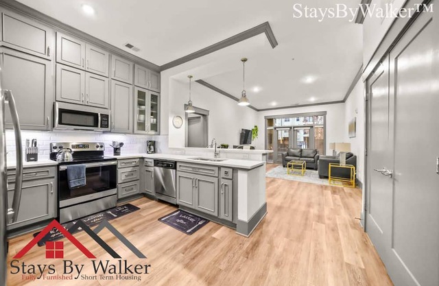 StaysByWalker SouthPark 2BR KingBed! Gym/Pool/Spa