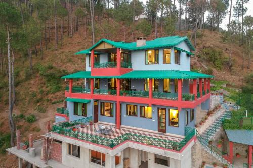StayVista at Cecil Cottages 8BR, 6BR, 4BR, 2BR in Barog with Barbeque , Hill View