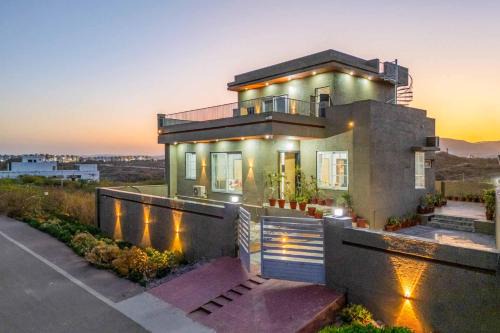 StayVista at Grey Sky 3 BHK villa with Pool, Balcony, and Scenic View at Udaipur