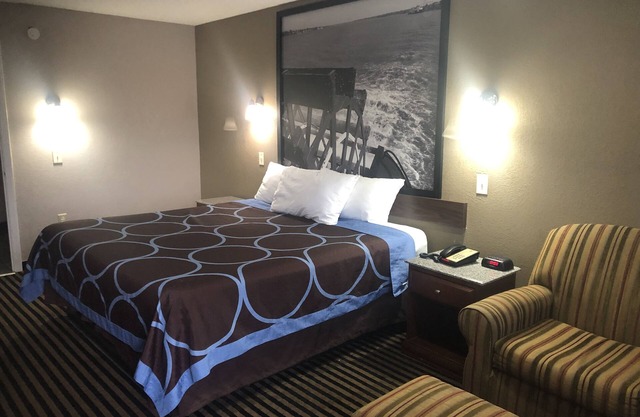 Super 8 by Wyndham Baton Rouge/I-12