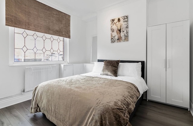 ⭑ Staywhenever TS- 4 Bedroom House | King Size Beds | Sleeps 9 ⭑