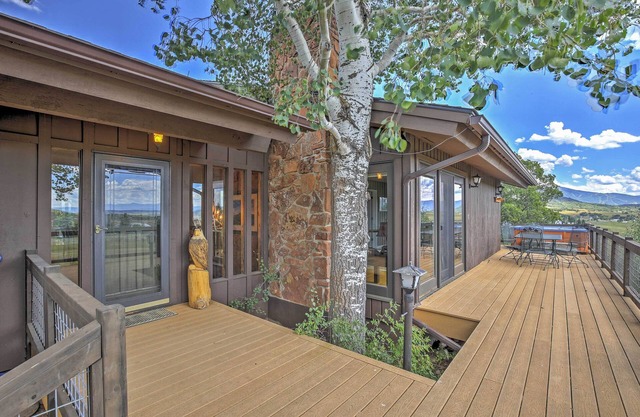 Privé Steamboat Springs Home w / Hot Tub + Mtn Vues