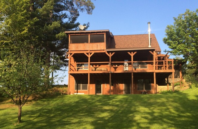 Maison en bois rond «Steelhead Lodge» sur la rivière Big Cedar