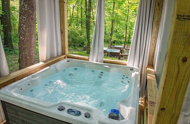 Stefan Cabin | Nature-Nested Tiny Home | Hot Tub