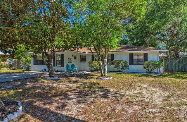 Stellar Fort Walton Retreat ~ 2 Mi to Beach!