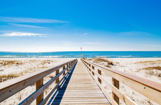 Step Out to Beach 2BR Condo Pools & HotTub