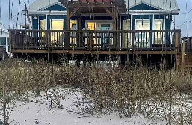 STEP RIGHT ONTO THE SAND 180 degree VIEWS Uncrowded beach!