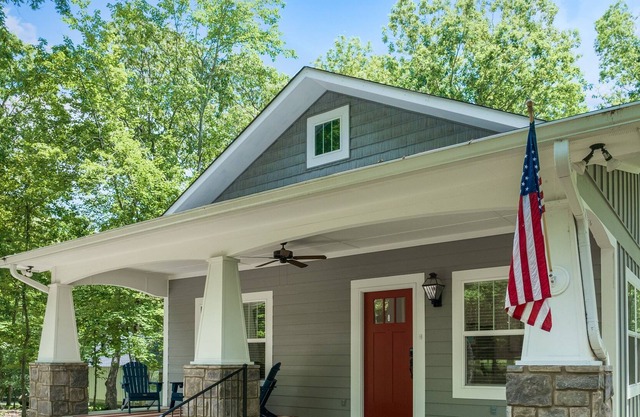 Steps Away-brand new cottage, close to downtown