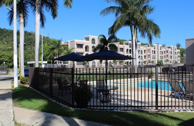 Terrasse et balcon privés, spacieux 3 chambres sur la baie, plage semi-privée