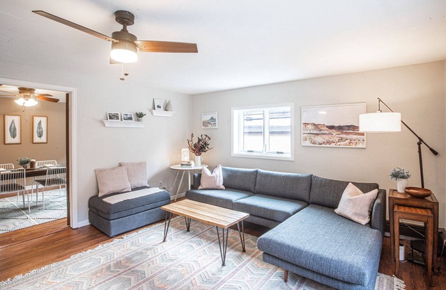 Steps Away from Historic Main Street-Stunning Views-Pet-Friendly