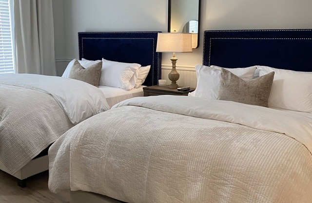Steps away from Jordan Hare Stadium, Auburn Arena & downtown Auburn!!