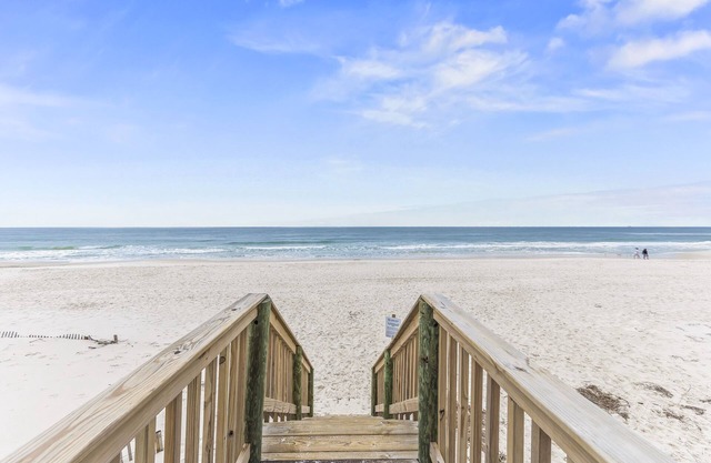 Steps from the Beach*Pool*Pier on Little Lagoon