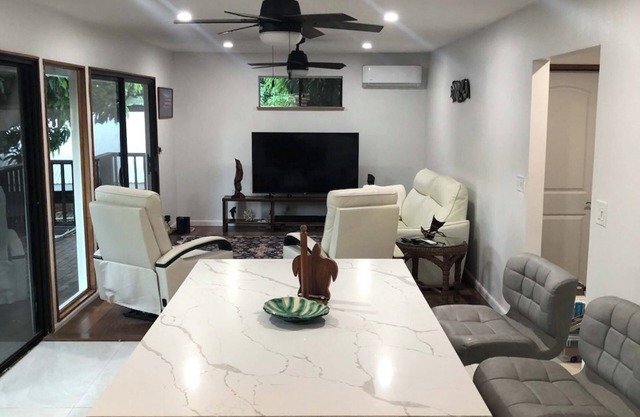 Steps from the beach, 2-bedroom house with WiFi, AC in awesome Puako Beach