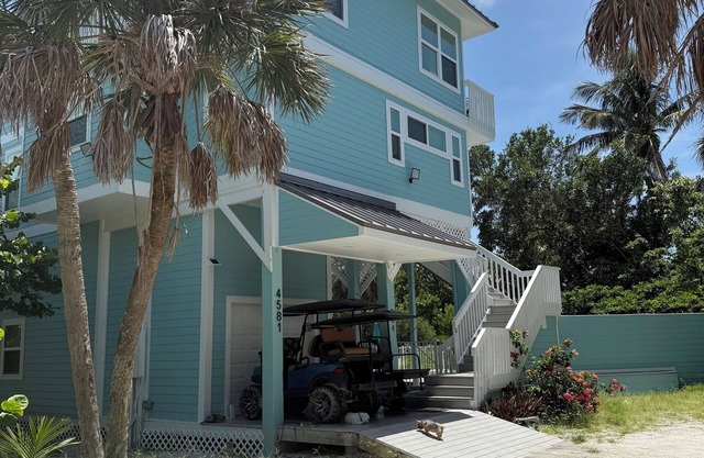 Dream house near the beach, private pool, steps from the beach!