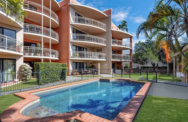 Steps from The Strand 2BR & 2BA Riviera Retreat, Pool & Castle Hill Views