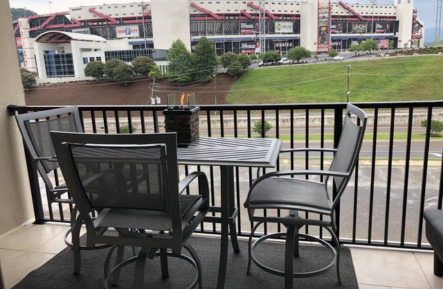 Condo à quelques pas de Bristol Motor Speedway!
