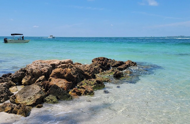 20 pi à Accès à la plage, prestigieux North End de l'île