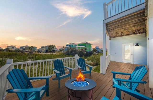 Steps To Beach, Pool, Balcony Gulf Views, Firepit, Arcade, 4BR House, Morgantown