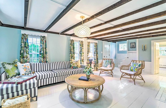 Walkable Dennis Cottage: 'The Blue Scallop'