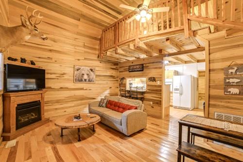 Steps to Kentucky Lake Cozy Cabin with Deck!