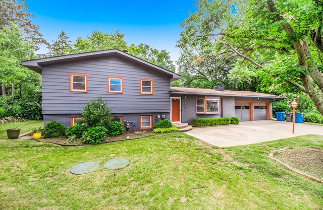 Steps to Ridge Road Beach Renovated Home w/ Private Hot Tub, Firepit & Porch