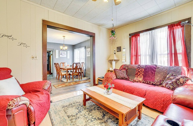 Steps to Root River: Home w/ Large Yard!