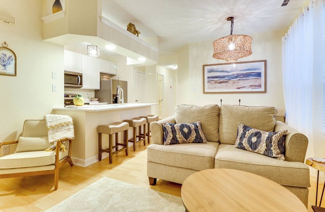 Steps to Sand: Condo w/Pool in Virginia Beach!