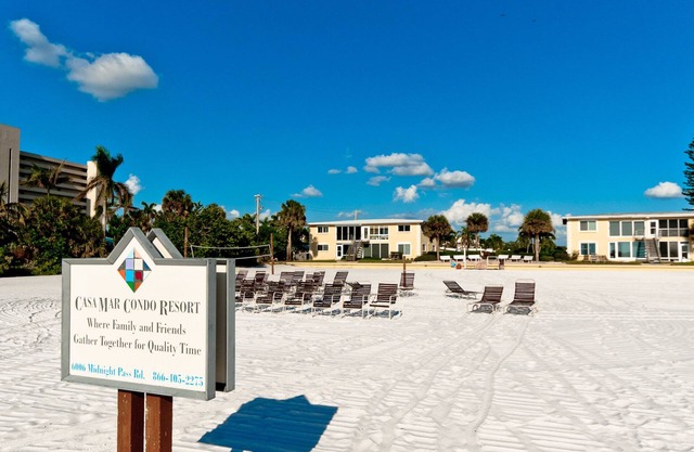 Steps to Siesta Key BEACH! Pool, Tennis Court, Shuffle Board, Basketball!