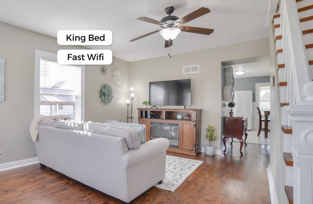 Steps to Southeast Hospital - Fast Wifi - King Bed