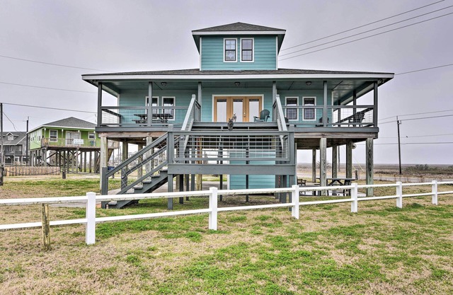Steps to Surfside Beach: Idyllic Gulf Coast Escape