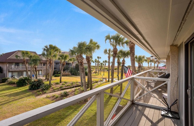 Steps to the Beach, Golf Cart Included, Private Pool, Pets Considered, 341 Captain John Fripp