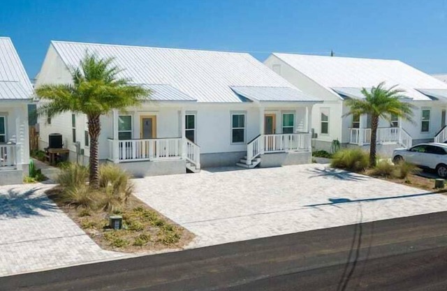 Steps From The Beach & Shops! | Pet friendly