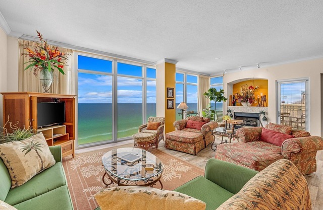 Sterling Beach 1007 Huge 4BR/4BA Corner Unit! Heated Pool, Grills & FREE Golf
