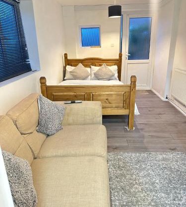 Stevenage Studios - Master Suite