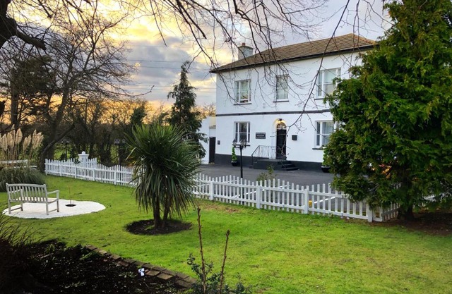 STIFFORD CLAYS FARM HOTEL