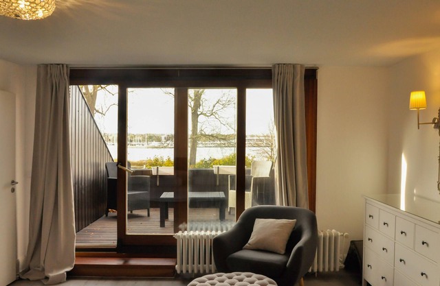 Stilvolles Ferienhaus mit Garten & Meerblick