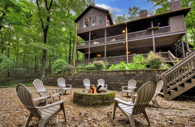 Stokes Haven | Pet Friendly | Hot Tub | Creek |