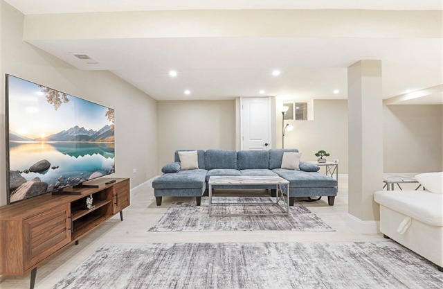 Stokes Stay: 4 BR-2.5BA Modern house in wonderful Skokie!