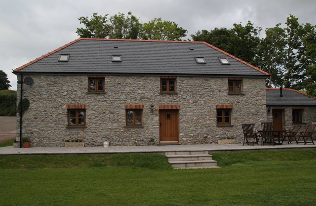 Grange en pierre convertie avec vue imprenable sur la campagne