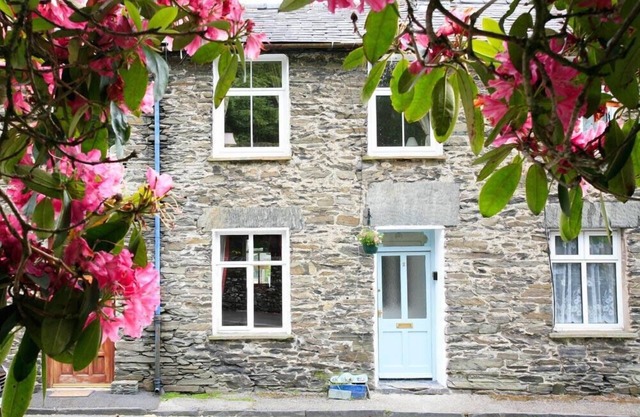 STONE COTTAGE AT STAVELEY, pet friendly, with open fire in Windermere