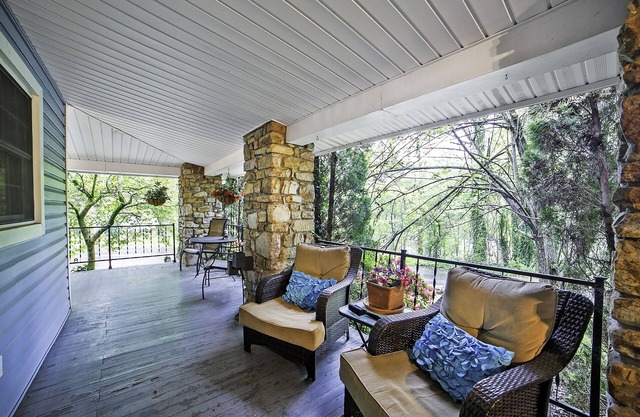 Stone Cottage - Peaceful wrap around porch