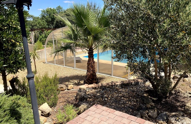Maison en pierre avec piscine privée Situé dans les anciennes vignes près de Pezenas