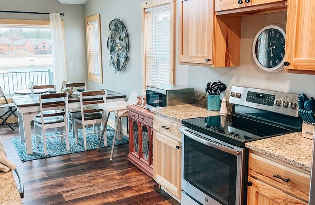 STONE COVE LAKE HOME : beachfront family friendly retreat near CASTLE ROCK LAKE