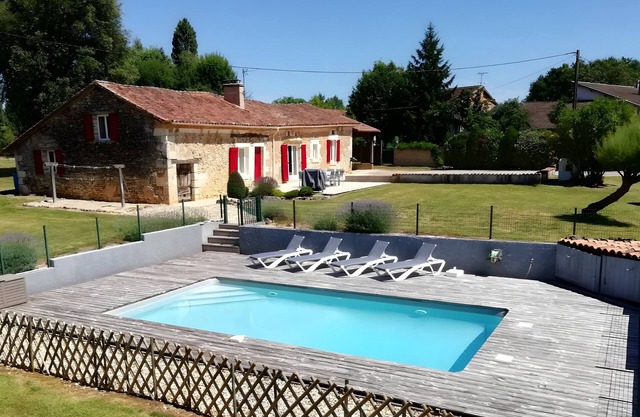 Maison en pierre avec piscine privée et jardin – Charme & confort en Dordogne