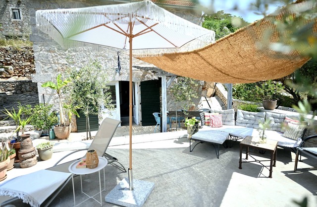 Maison en pierre restaurée, wifi, terrasse, vue unique sur la mer, sentiers de randonnée, repos