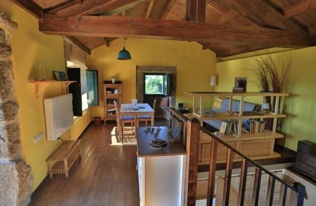 Maison en pierre à côté d'un vignoble pour 2 personnes. Animaux acceptés.