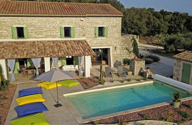 Maison en pierre piscine privée, vue panoramique, proche des Gorges de l'Ardèche