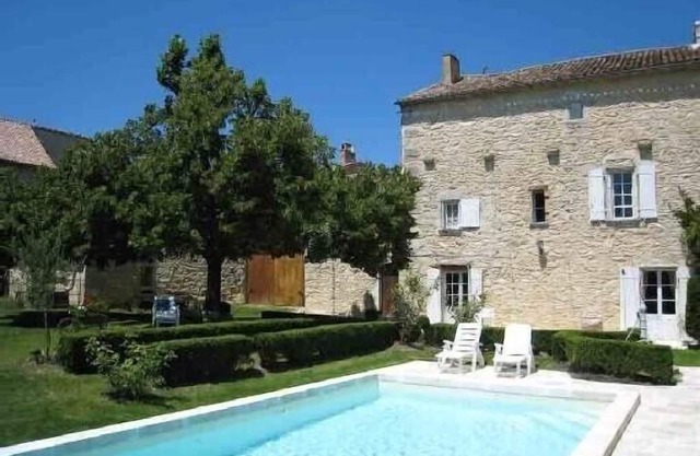 Maison en pierres avec piscine et jardin, jusqu'à 6 personnes, 3 chambres