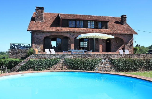 Maison en pierre avec piscine et vue magique à 360°